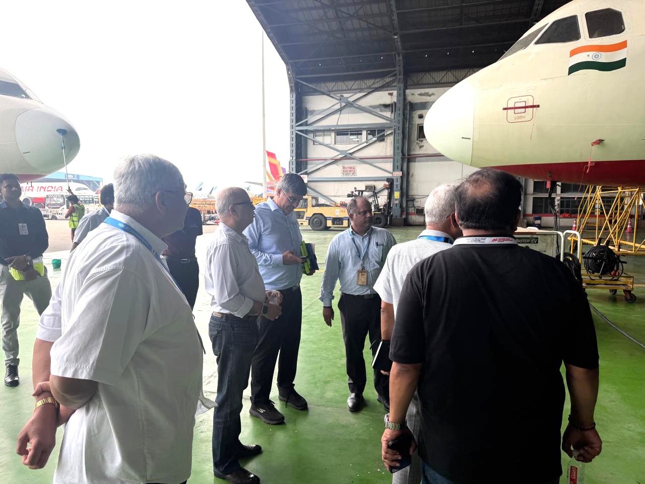 Chairman,  Shri Amit Kumar, and CEO, Shri Sharad Agarwal, visited the Delhi Base Maintenance and Line Maintenance
